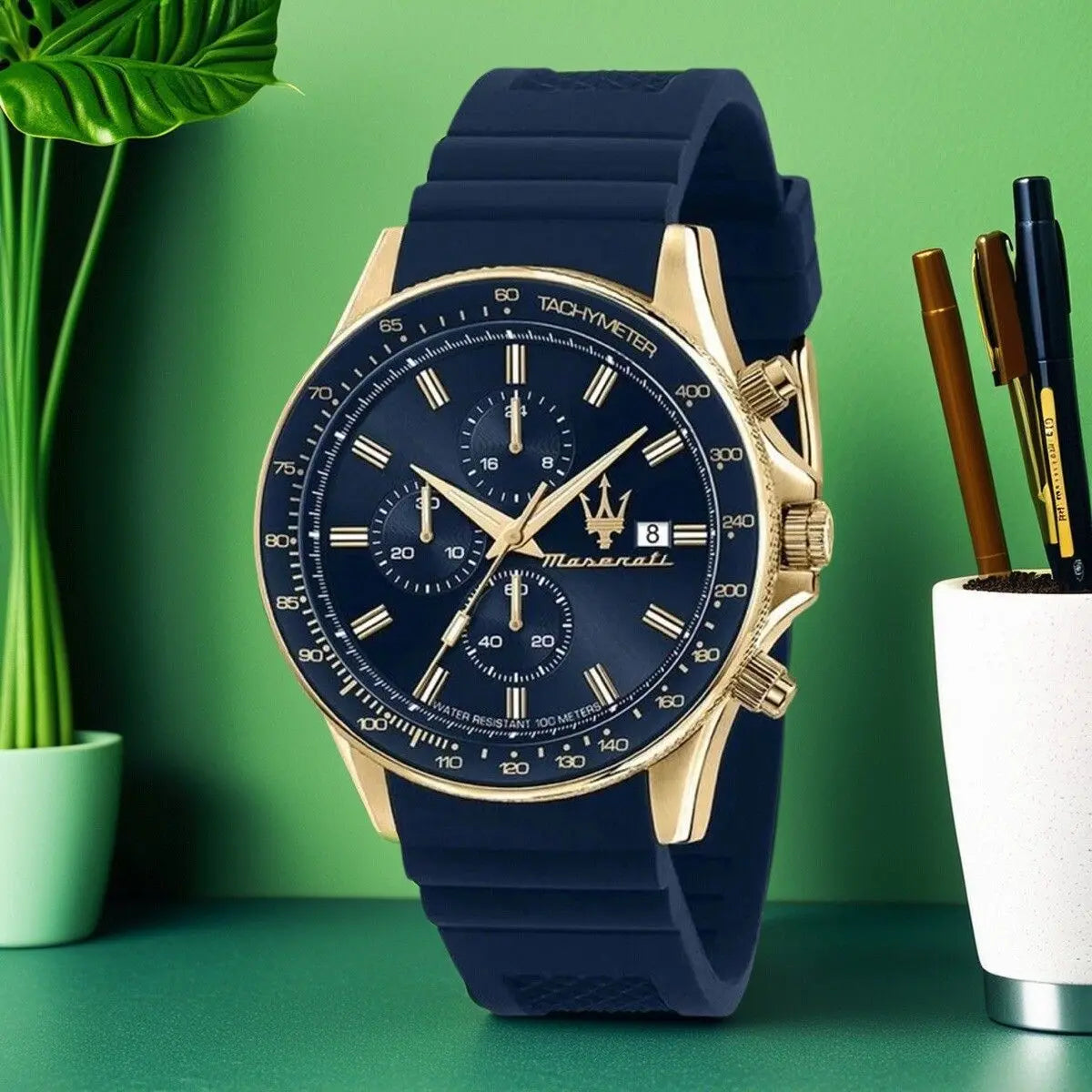 Original gold Maserati men's watch sports leisure luxury Shi Ying Europe and America large dial black silicone watch.