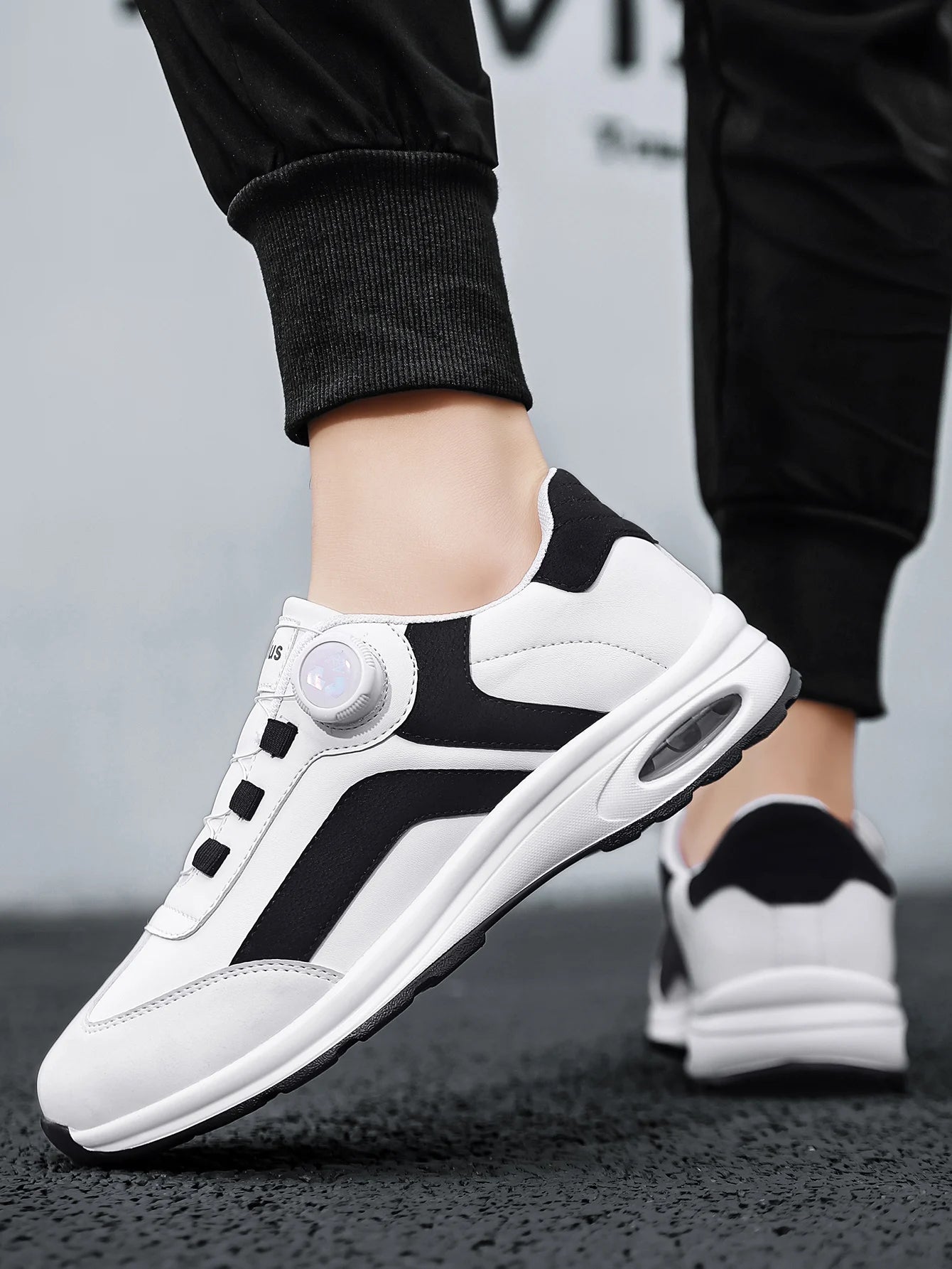 Fashionable Men's sport Casual shoes, lightweight Cycling shoes, Outdoor Walking shoes, Golf shoes, black and White Large size