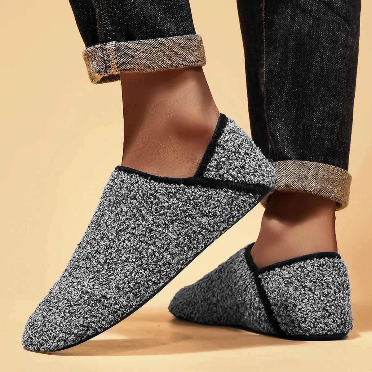 Men's indoor slippers for autumn and winter, lightweight, soft, anti slip, fleece sole, wide men's cotton shoes