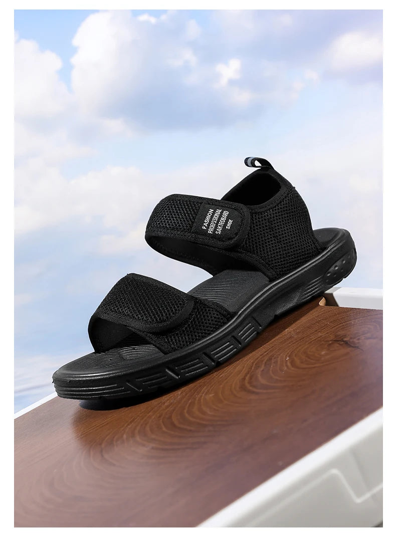 A Pair of New Summer Fashionable Wear-Resistant Casual Shoes, Wear-Resistant Sports Beach Shoes