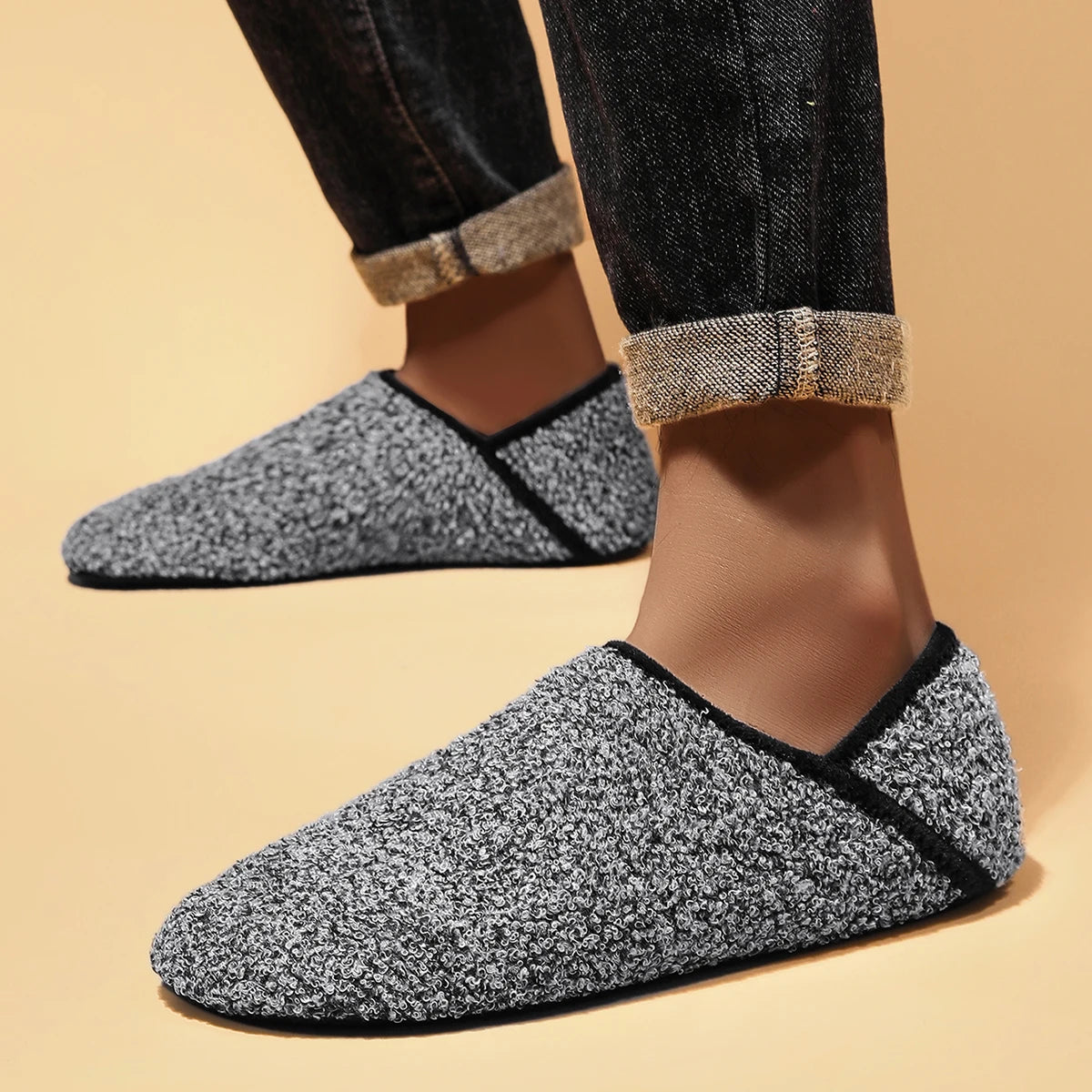 Men's indoor slippers for autumn and winter, lightweight, soft, anti slip, fleece sole, wide men's cotton shoes