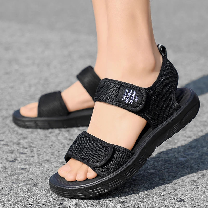 A Pair of New Summer Fashionable Wear-Resistant Casual Shoes, Wear-Resistant Sports Beach Shoes