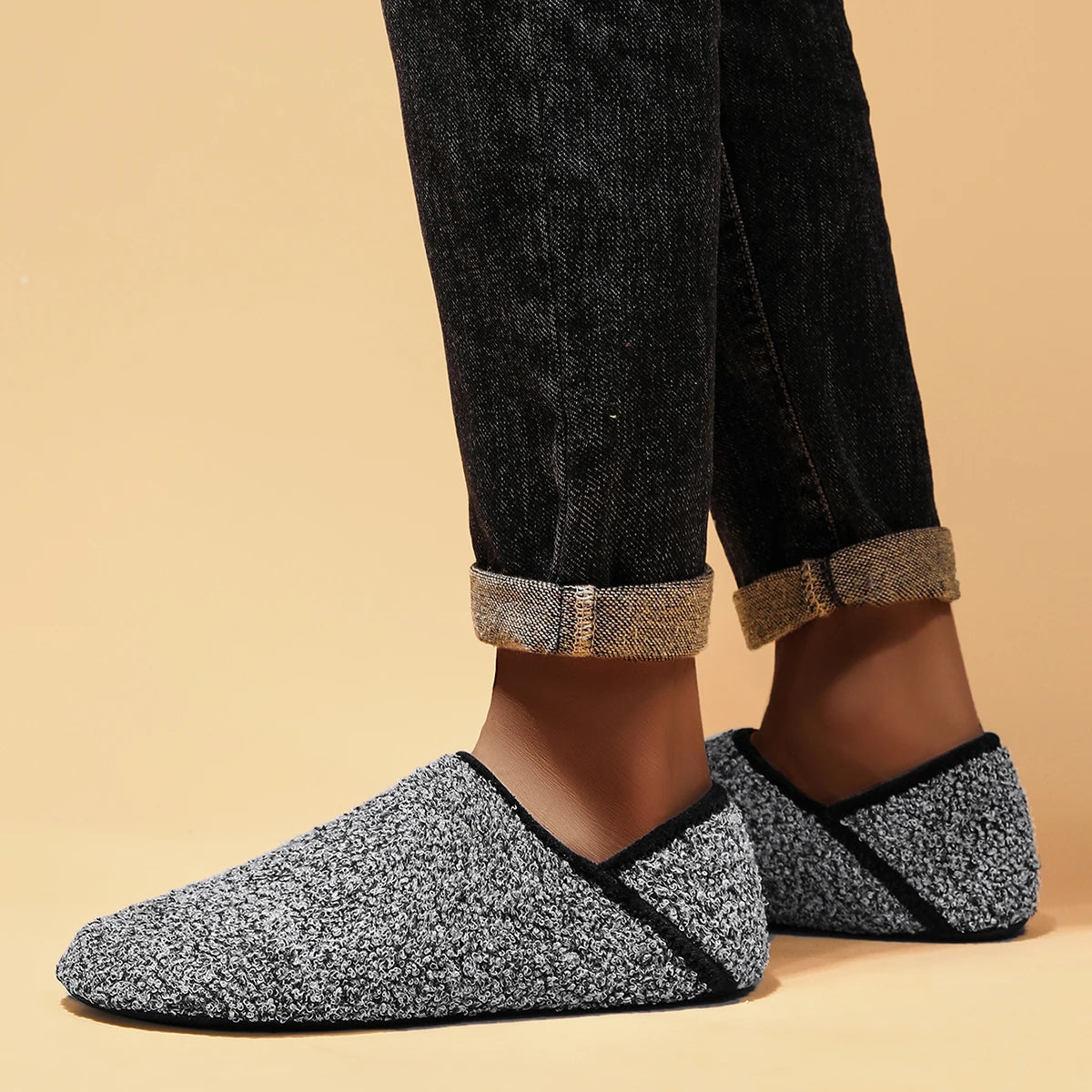 Men's indoor slippers for autumn and winter, lightweight, soft, anti slip, fleece sole, wide men's cotton shoes