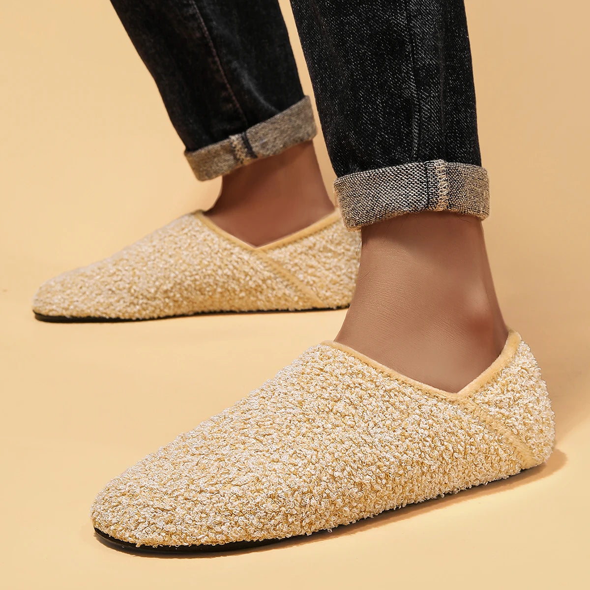 Men's indoor slippers for autumn and winter, lightweight, soft, anti slip, fleece sole, wide men's cotton shoes