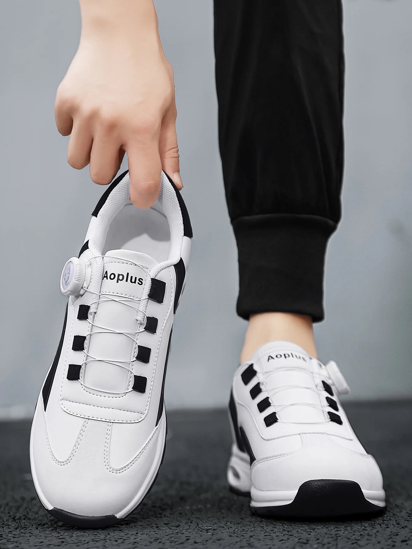 Fashionable Men's sport Casual shoes, lightweight Cycling shoes, Outdoor Walking shoes, Golf shoes, black and White Large size