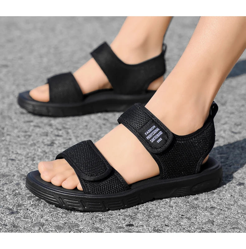 A Pair of New Summer Fashionable Wear-Resistant Casual Shoes, Wear-Resistant Sports Beach Shoes