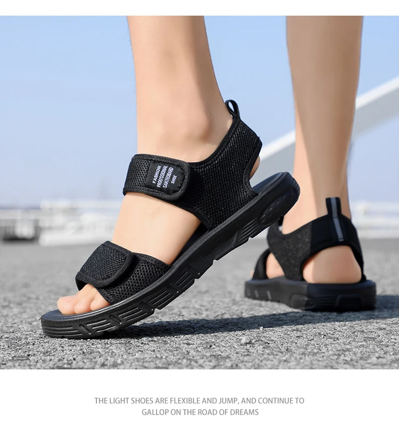 A Pair of New Summer Fashionable Wear-Resistant Casual Shoes, Wear-Resistant Sports Beach Shoes