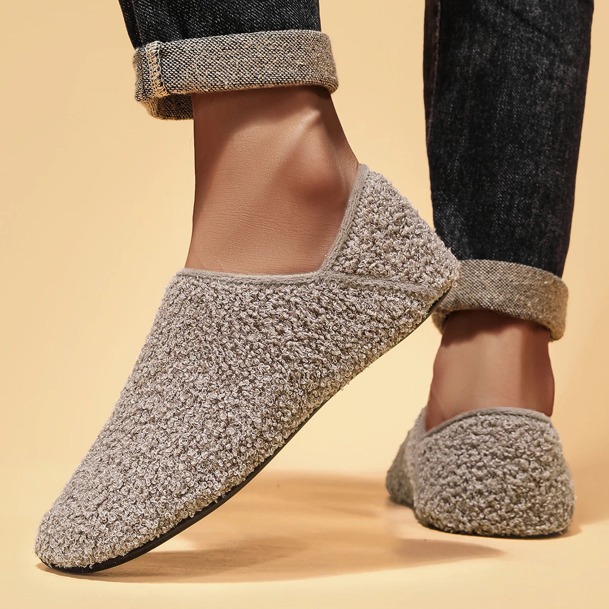 Men's indoor slippers for autumn and winter, lightweight, soft, anti slip, fleece sole, wide men's cotton shoes