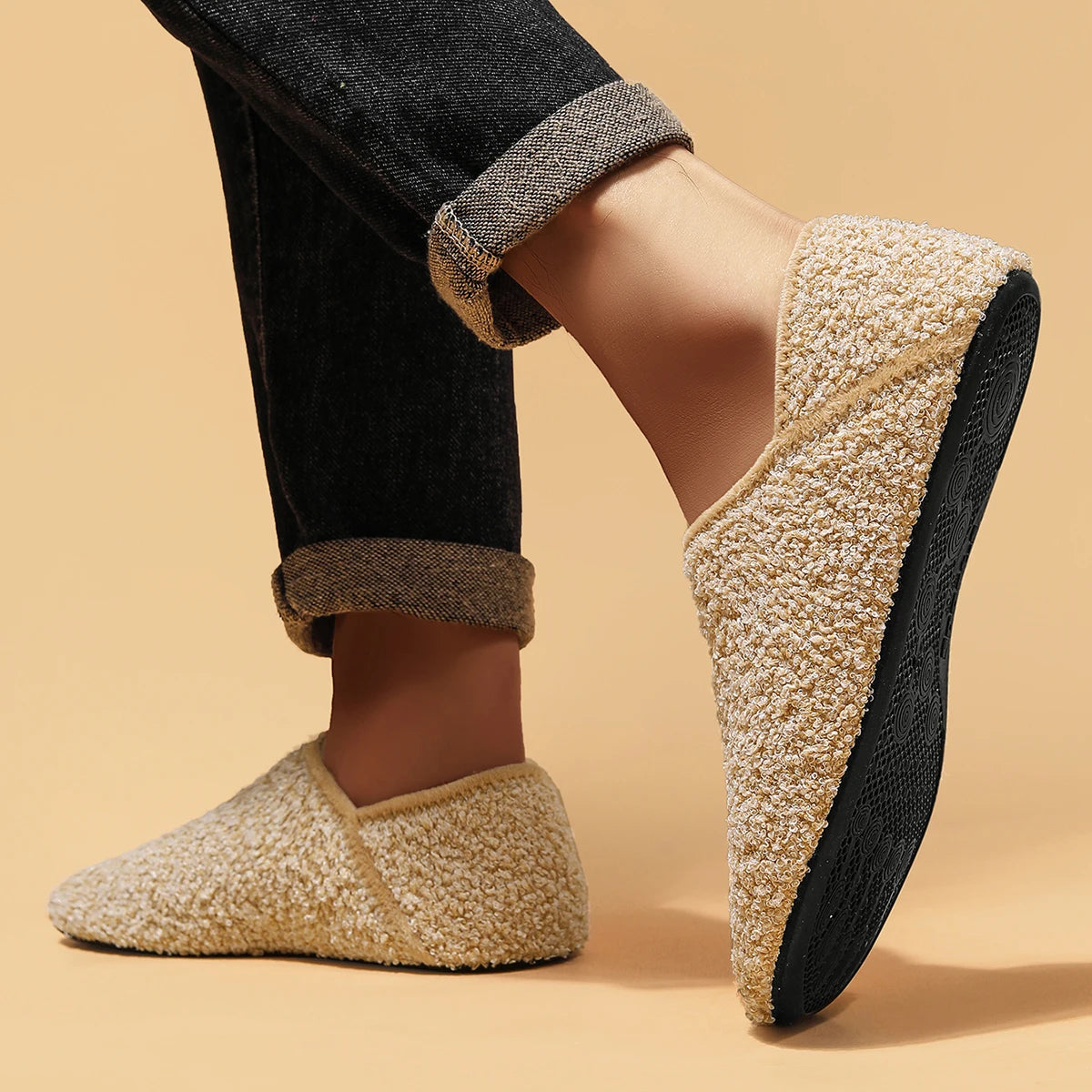 Men's indoor slippers for autumn and winter, lightweight, soft, anti slip, fleece sole, wide men's cotton shoes