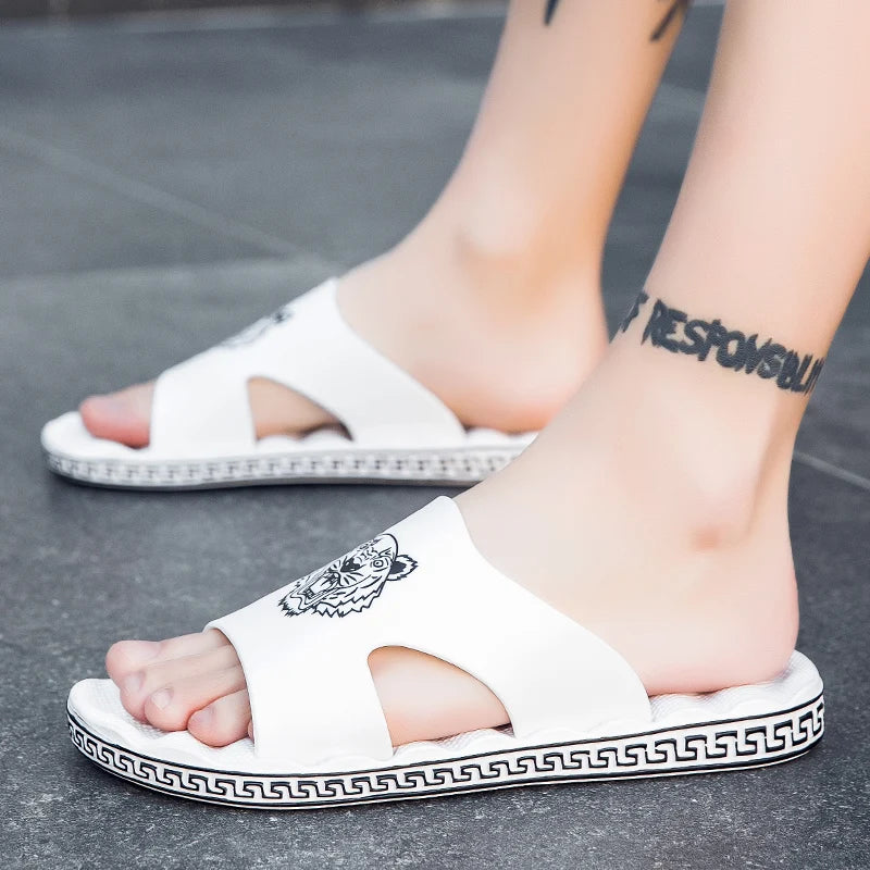 Summer Fashion EVA Men's Slippers Outdoor Lightweight Man Beach Shoes Soft Bottom Indoor Home Slippers Non-Slip Bathroom Slides