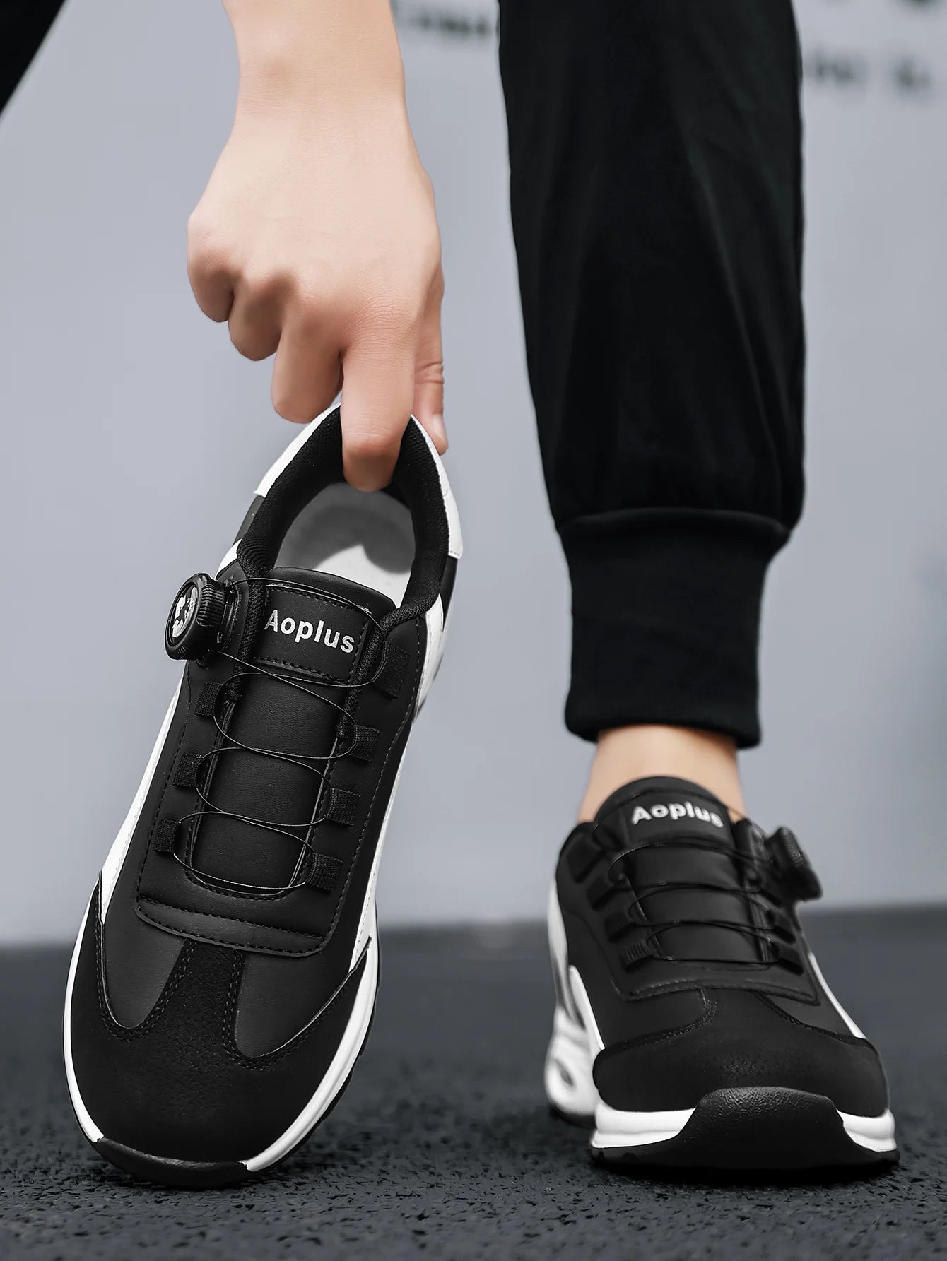 Fashionable Men's sport Casual shoes, lightweight Cycling shoes, Outdoor Walking shoes, Golf shoes, black and White Large size