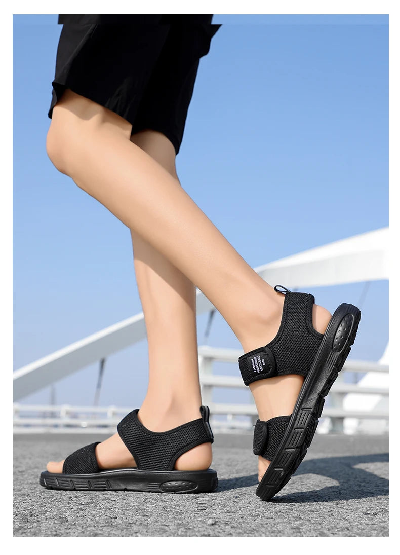 A Pair of New Summer Fashionable Wear-Resistant Casual Shoes, Wear-Resistant Sports Beach Shoes