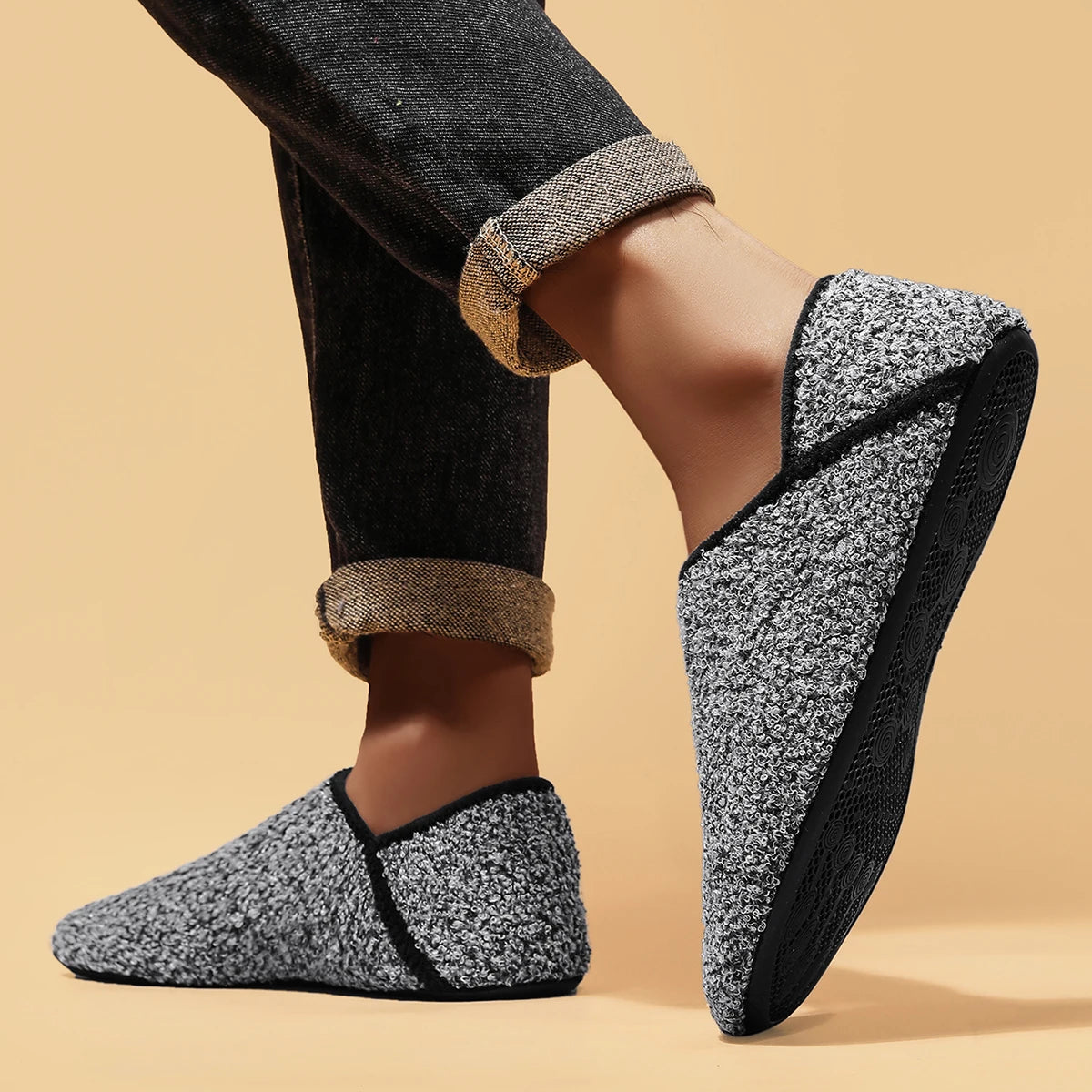 Men's indoor slippers for autumn and winter, lightweight, soft, anti slip, fleece sole, wide men's cotton shoes