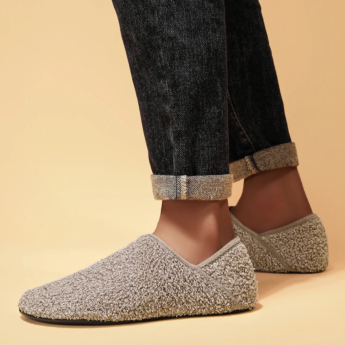 Men's indoor slippers for autumn and winter, lightweight, soft, anti slip, fleece sole, wide men's cotton shoes