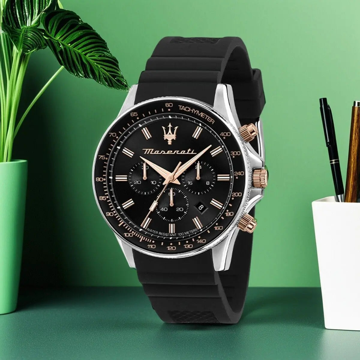 Original gold Maserati men's watch sports leisure luxury Shi Ying Europe and America large dial black silicone watch.