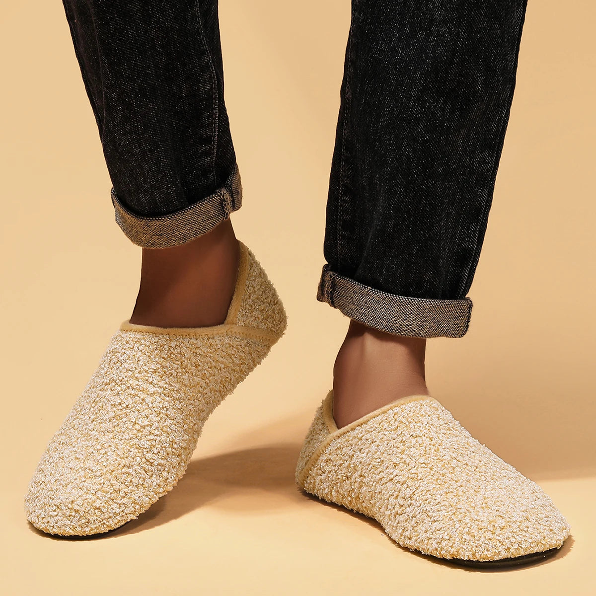 Men's indoor slippers for autumn and winter, lightweight, soft, anti slip, fleece sole, wide men's cotton shoes
