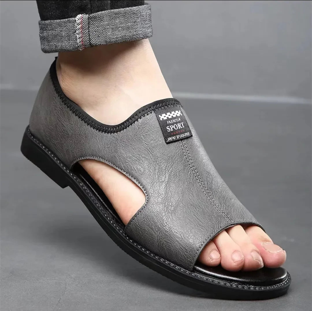 Summer Men's Breathable Slip-Ons Soft Sole Outdoor Fashionable Romans Versatile Casual Shoes Rubber Sole China Made