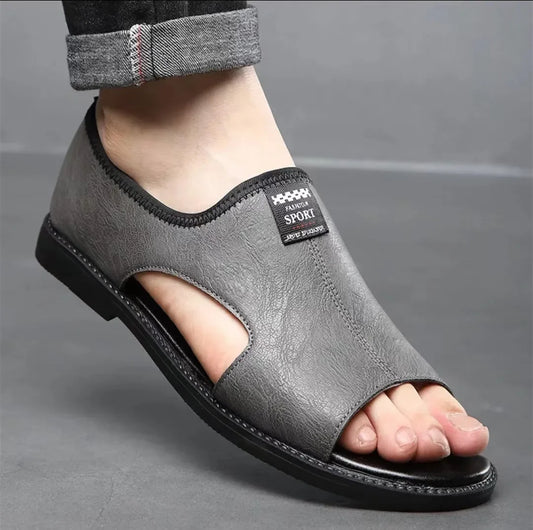 Summer Men's Breathable Slip-Ons Soft Sole Outdoor Fashionable Romans Versatile Casual Shoes Rubber Sole China Made