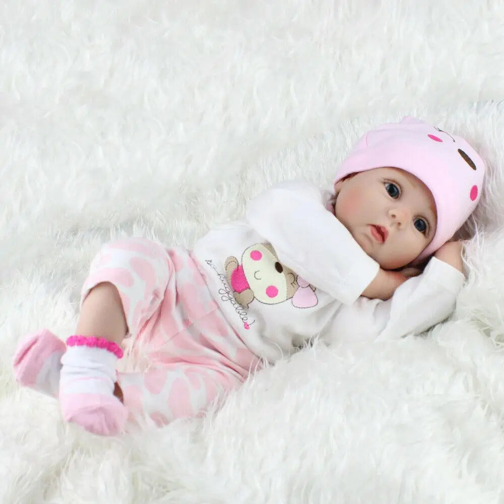 A 55cm-long fully enamel doll that can be washed and reused, perfect for soothing and entertaining babies. It's a realistic baby