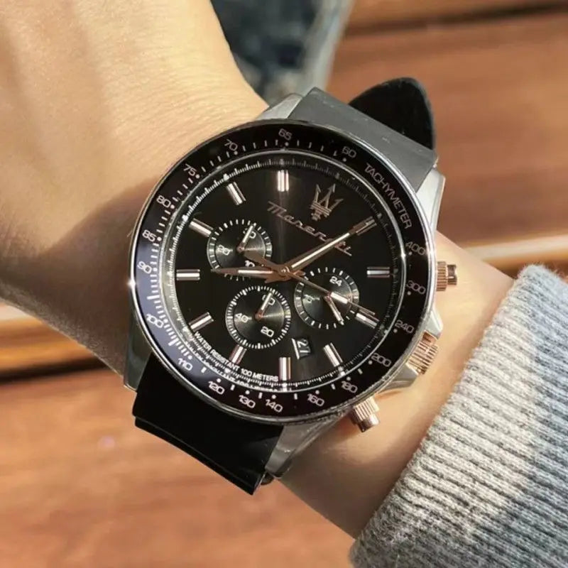Original gold Maserati men's watch sports leisure luxury Shi Ying Europe and America large dial black silicone watch.