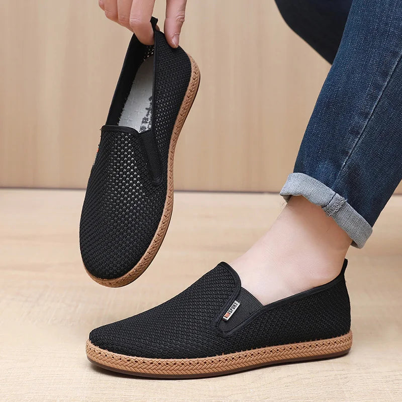 2025 Summer Men's Mesh Shoes Hollow Breathable Lightweight Men's Cloth Shoes Soft soled Anti slip Men's Shoes