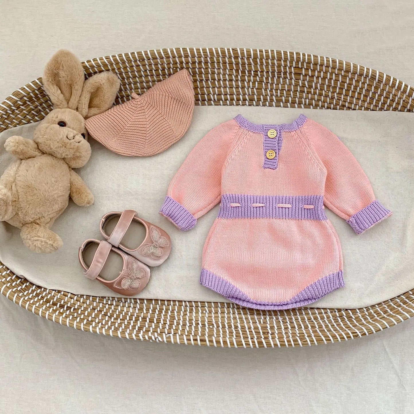 New autumn clothing for babies aged 0-2, cute baby girl handmade embroidered round neck long sleeved jumpsuit