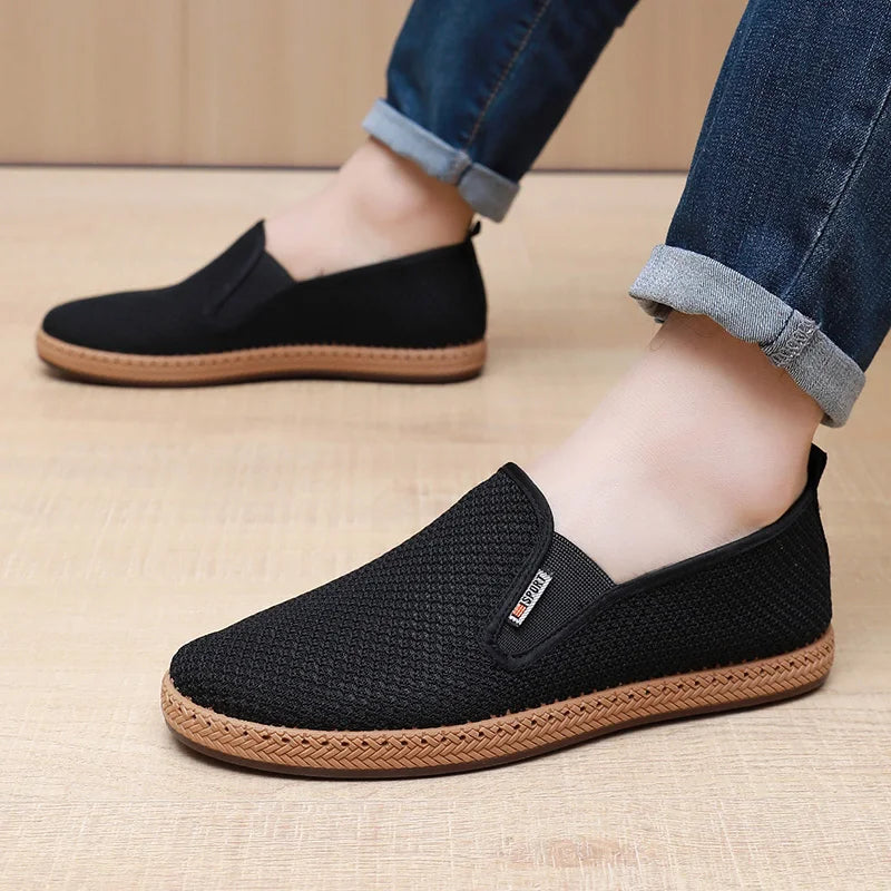 2025 Summer Men's Mesh Shoes Hollow Breathable Lightweight Men's Cloth Shoes Soft soled Anti slip Men's Shoes