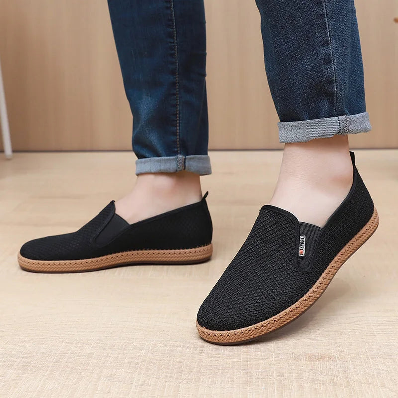 2025 Summer Men's Mesh Shoes Hollow Breathable Lightweight Men's Cloth Shoes Soft soled Anti slip Men's Shoes