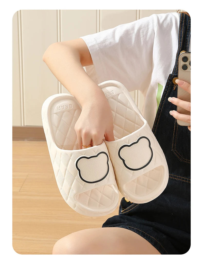 Thick Sole Summer Beach Slides Mens Bath Anti-Slip Slipper Large Size 49 Soft Sandals Fashion Women Flip-Flops Cartoon Bear Shoe