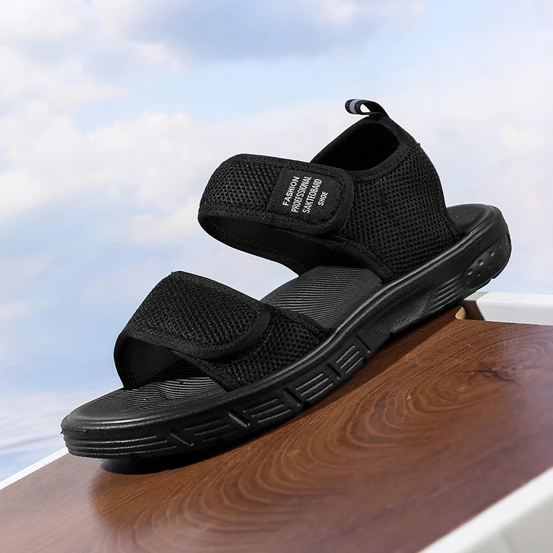A Pair of New Summer Fashionable Wear-Resistant Casual Shoes, Wear-Resistant Sports Beach Shoes