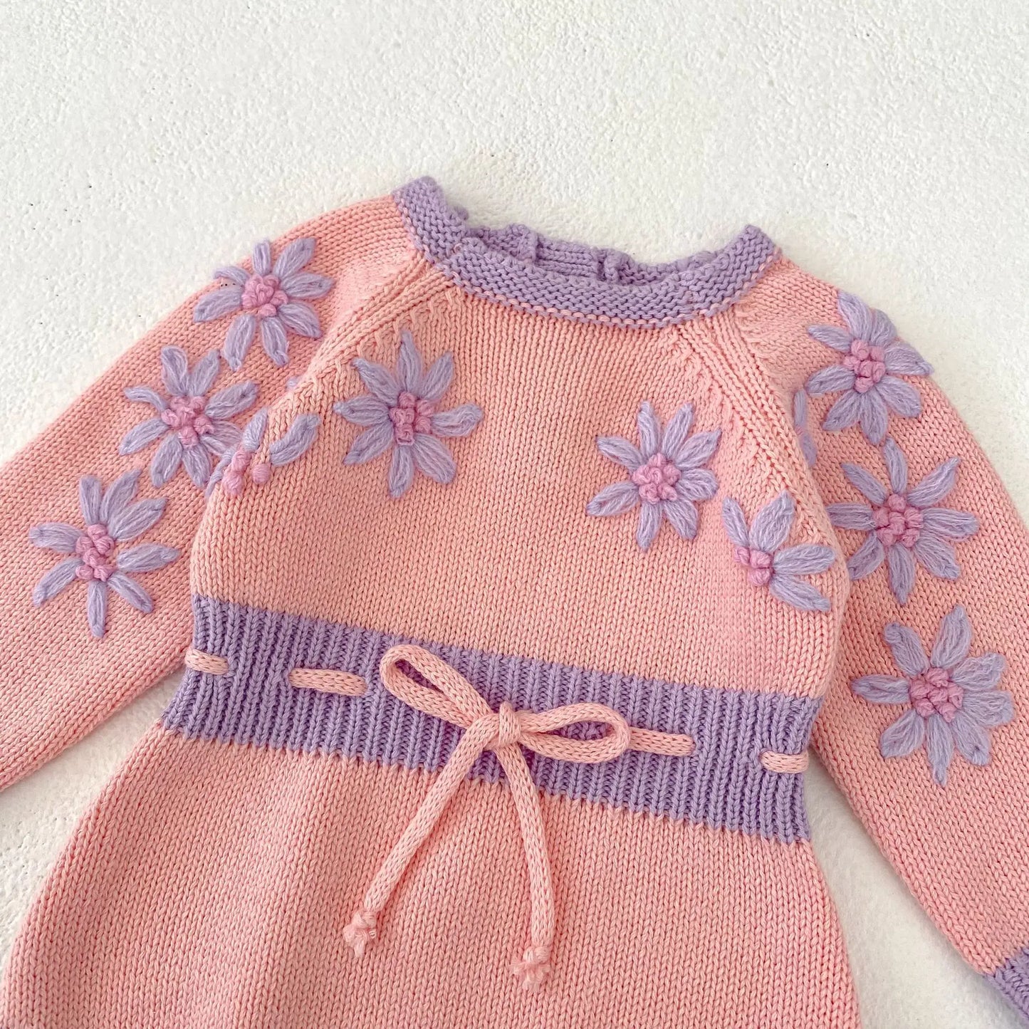 New autumn clothing for babies aged 0-2, cute baby girl handmade embroidered round neck long sleeved jumpsuit