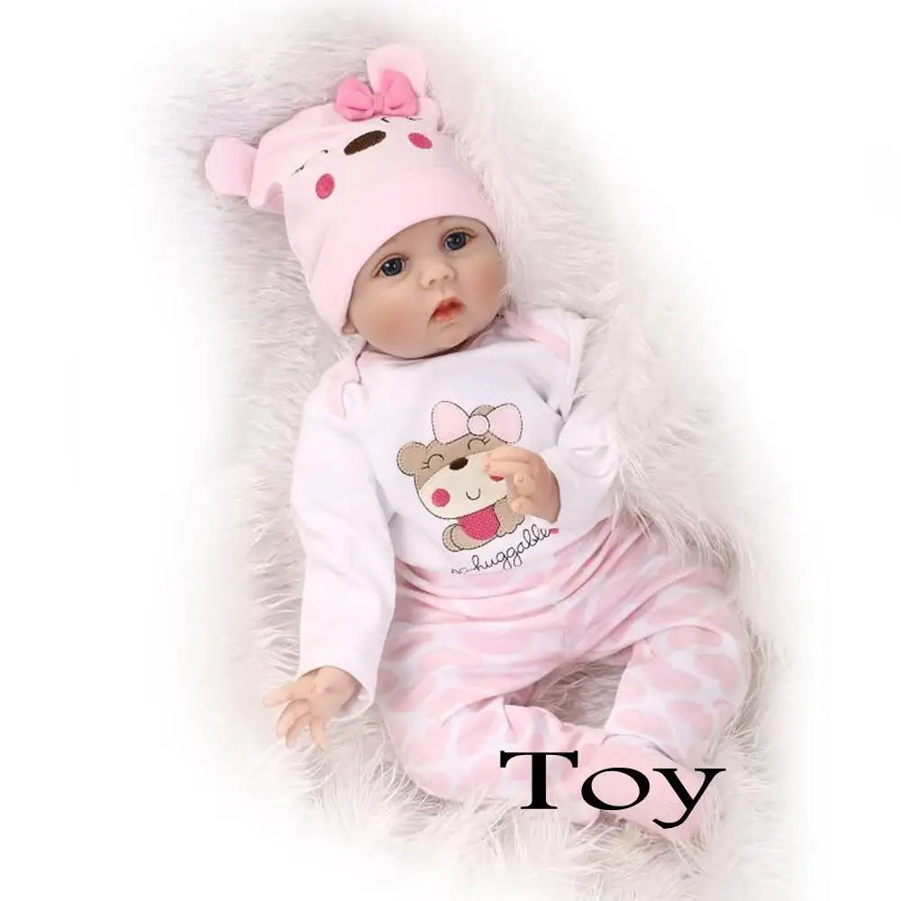 A 55cm-long fully enamel doll that can be washed and reused, perfect for soothing and entertaining babies. It's a realistic baby