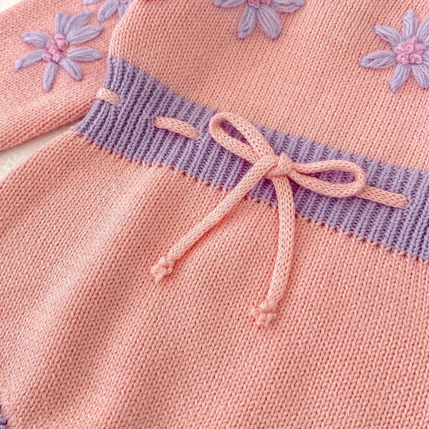 New autumn clothing for babies aged 0-2, cute baby girl handmade embroidered round neck long sleeved jumpsuit