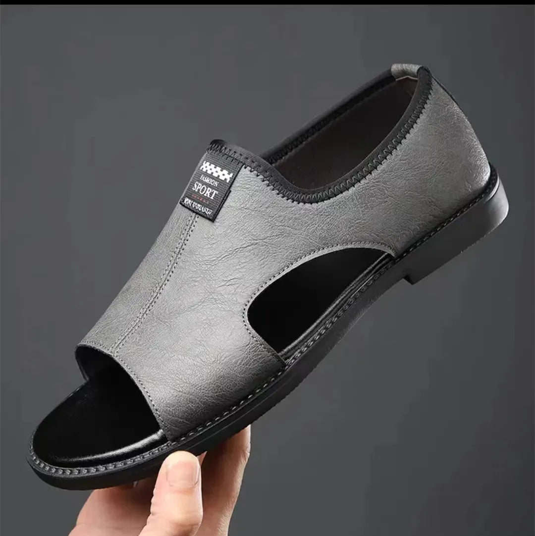 Summer Men's Breathable Slip-Ons Soft Sole Outdoor Fashionable Romans Versatile Casual Shoes Rubber Sole China Made