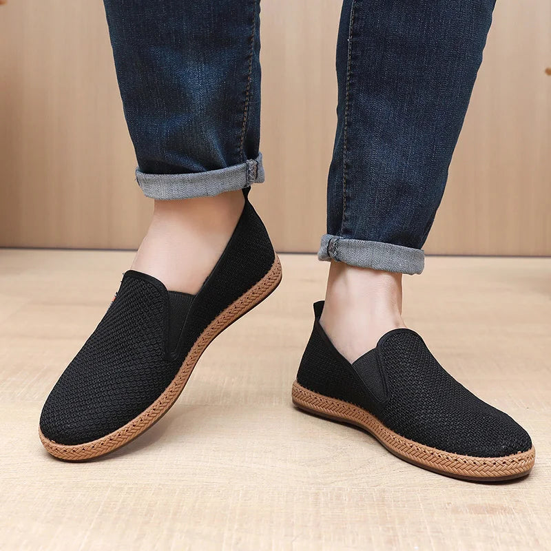 2025 Summer Men's Mesh Shoes Hollow Breathable Lightweight Men's Cloth Shoes Soft soled Anti slip Men's Shoes