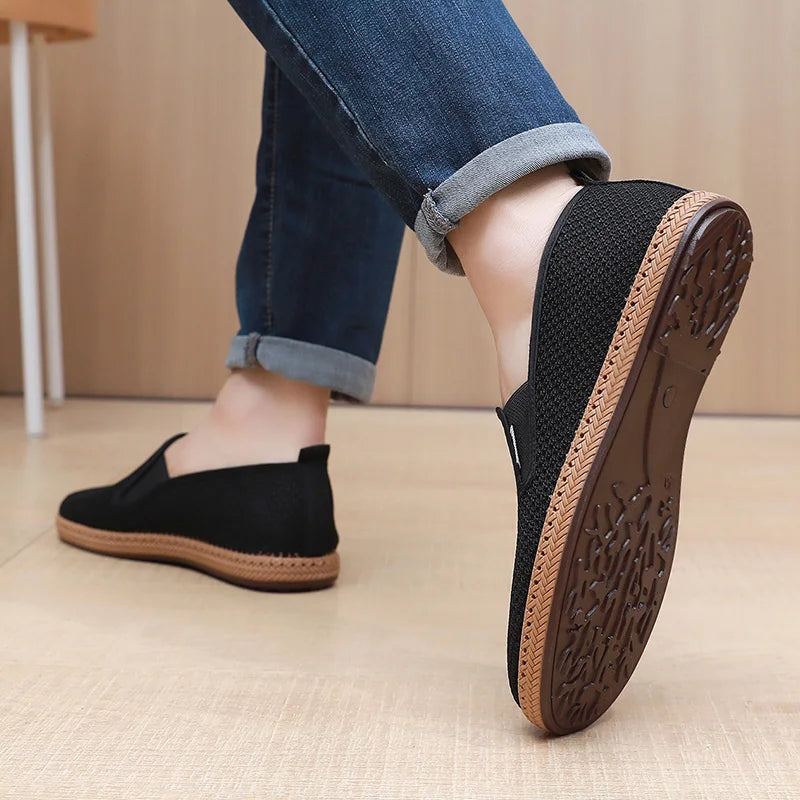 2025 Summer Men's Mesh Shoes Hollow Breathable Lightweight Men's Cloth Shoes Soft soled Anti slip Men's Shoes