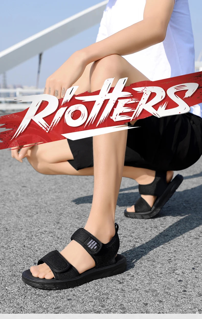 A Pair of New Summer Fashionable Wear-Resistant Casual Shoes, Wear-Resistant Sports Beach Shoes