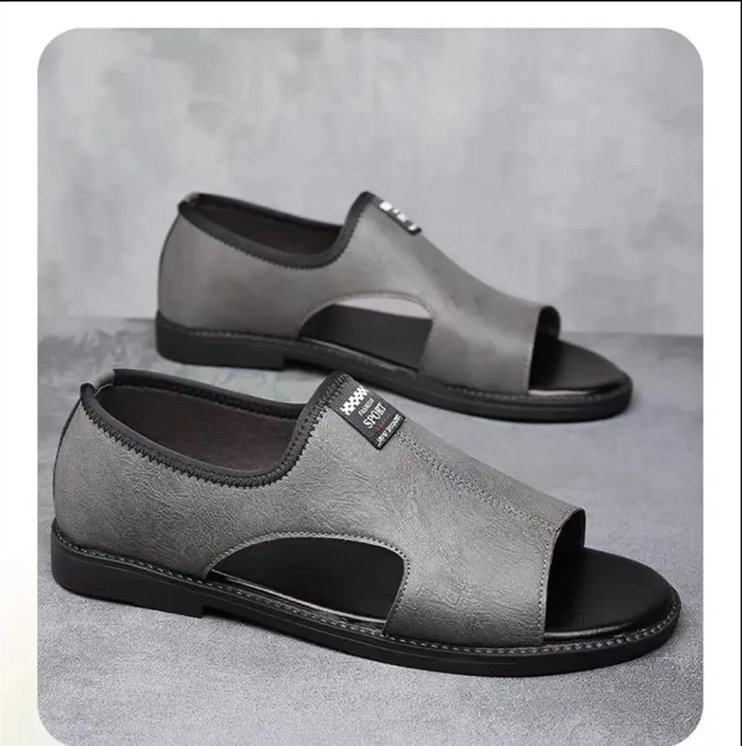 Summer Men's Breathable Slip-Ons Soft Sole Outdoor Fashionable Romans Versatile Casual Shoes Rubber Sole China Made