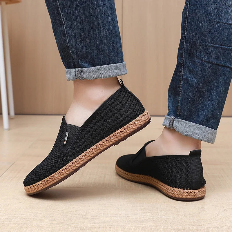 2025 Summer Men's Mesh Shoes Hollow Breathable Lightweight Men's Cloth Shoes Soft soled Anti slip Men's Shoes